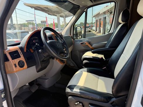 Used 2015 Mercedes-Benz Sprinter 3500 image 12