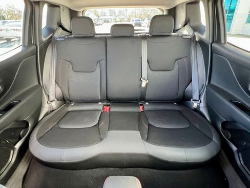 Used 2023 Jeep Renegade Trailhawk image 38