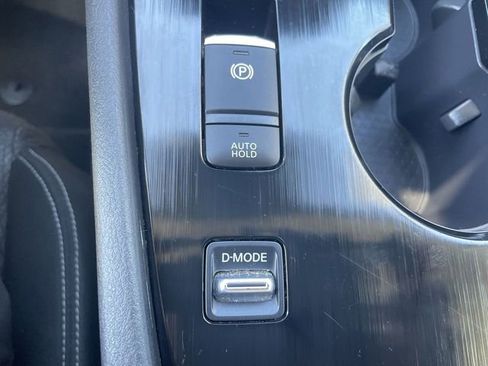 Used 2024 Nissan Rogue SV FWD image 17