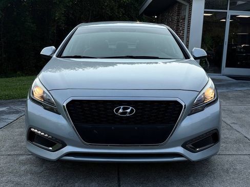 Used 2017 Hyundai Sonata SE FWD image 2
