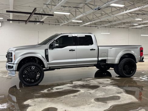 Used 2024 Ford F450 Platinum w/ Camper Package AWD/4WD image 24