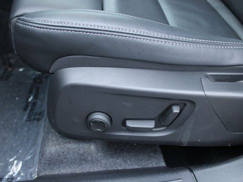 Used 2025 Volvo XC40 B5 Plus image 14