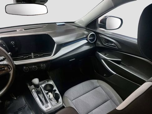 Used 2025 Chevrolet Trax LS w/ Driver Confidence Package FWD image 22