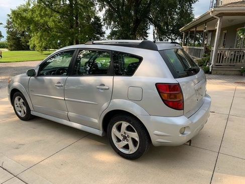 Used 2006 Pontiac Vibe w/ Sport Package FWD image 3
