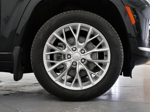 Used 2021 Jeep Grand Cherokee L Summit w/ Luxury Tech Group V AWD/4WD image 36