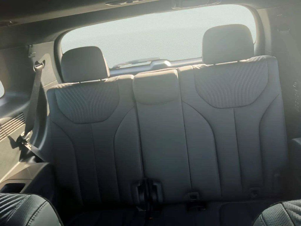 Used 2025 Hyundai Palisade Calligraphy AWD/4WD image 8