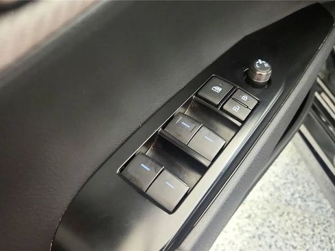 Used 2025 Toyota Camry SE FWD image 29