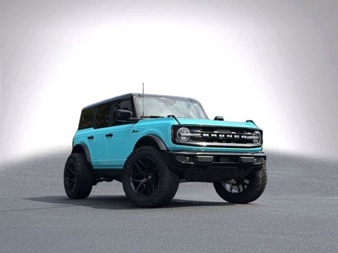 Used 2025 Ford Bronco Outer Banks AWD/4WD image 2