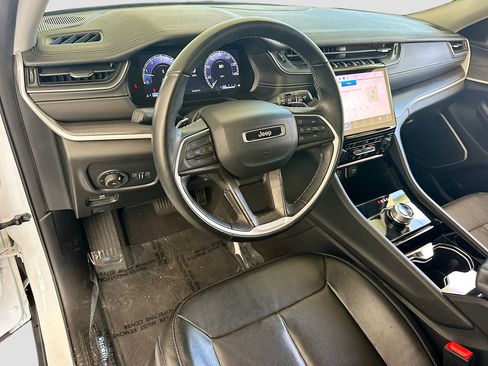 Used 2022 Jeep Grand Cherokee L Limited RWD image 9