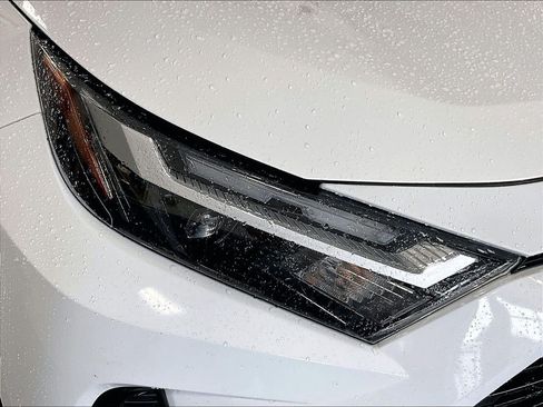 Used 2025 Toyota RAV4 XLE AWD/4WD image 32