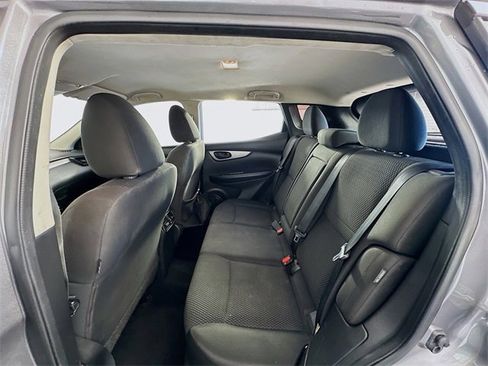 Used 2020 Nissan Rogue Sport S image 23