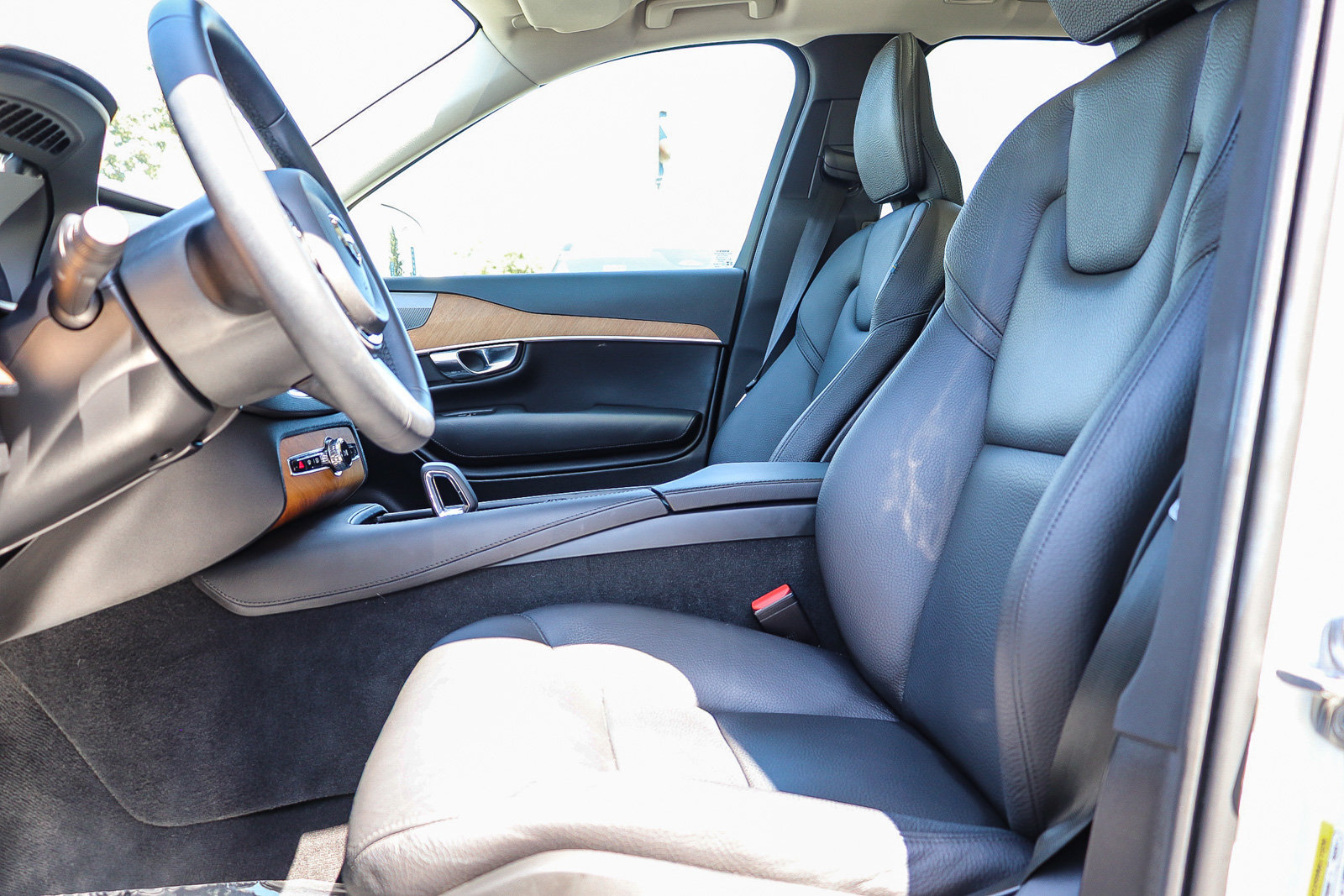 Used 2023 Volvo XC90 T8 Plus AWD/4WD image 18