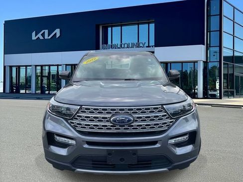 Used 2022 Ford Explorer Limited w/ Equipment Group 301A AWD/4WD image 2
