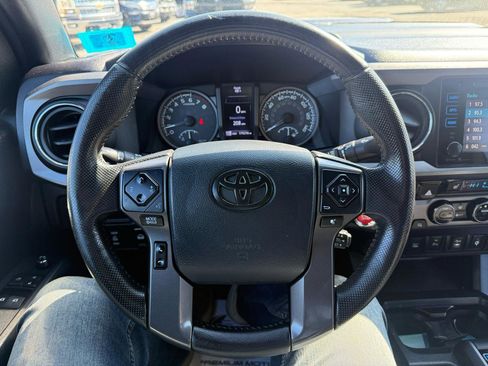 Used 2016 Toyota Tacoma TRD Sport image 27