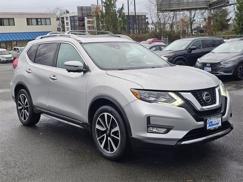 Used 2018 Nissan Rogue SL w/ Premium Package image 3