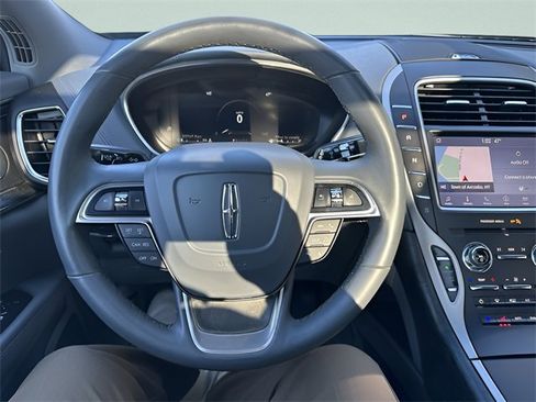 Used 2020 Lincoln Nautilus Reserve image 32