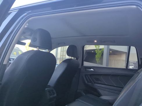 Used 2024 Volkswagen Tiguan SE w/ Panoramic Sunroof Package image 12