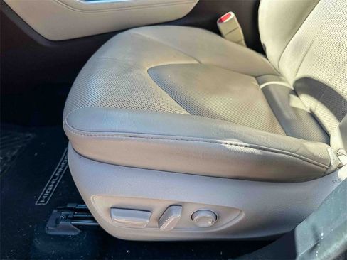 Used 2021 Toyota Highlander Limited image 7