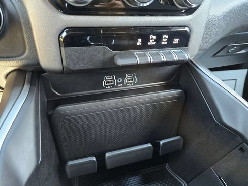 New 2026 RAM 1500 Express AWD/4WD image 19