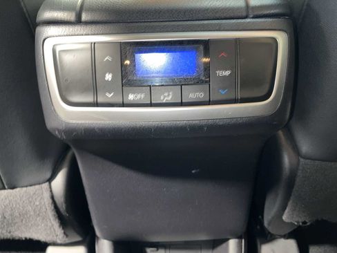 Used 2018 Toyota Highlander XLE FWD image 25
