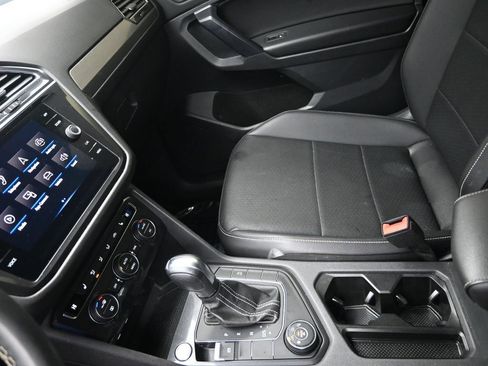 Used 2021 Volkswagen Tiguan SE AWD/4WD image 21