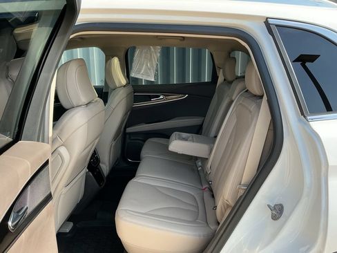 Used 2023 Lincoln Nautilus Reserve AWD/4WD image 21