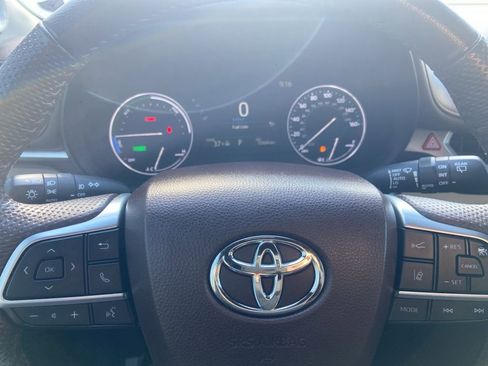 Certified 2024 Toyota Sienna Platinum image 16