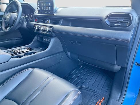 Used 2025 Honda Pilot TrailSport image 29