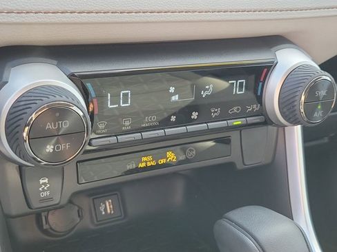 Used 2024 Toyota RAV4 XLE image 28