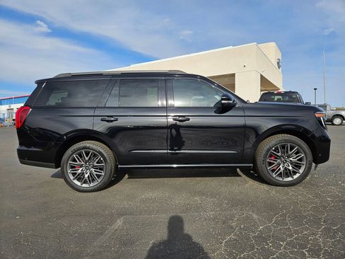 New 2025 Ford Expedition Platinum w/ Stealth Performance Package AWD/4WD image 4