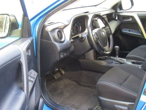 Used 2017 Toyota RAV4 XLE w/ Convenience Package AWD/4WD image 10