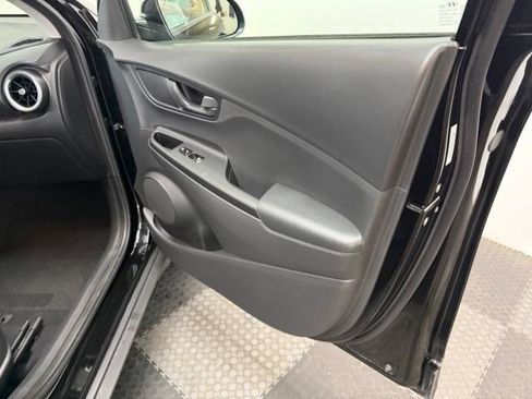 Used 2022 Hyundai Kona SEL AWD/4WD image 40
