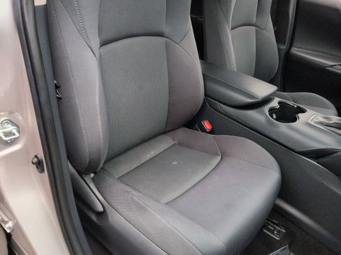 Used 2022 Toyota Venza LE image 22