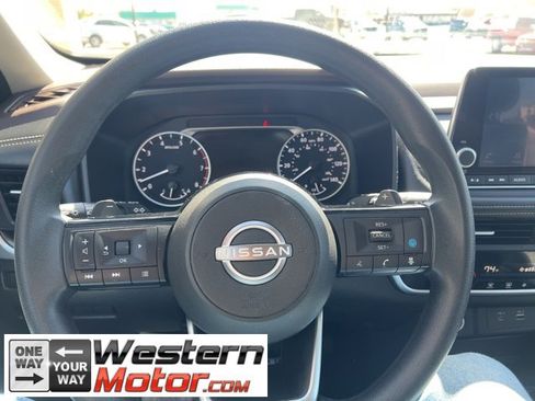 Used 2023 Nissan Rogue SV image 12