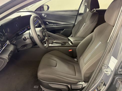 Used 2024 Hyundai Elantra SEL FWD image 5