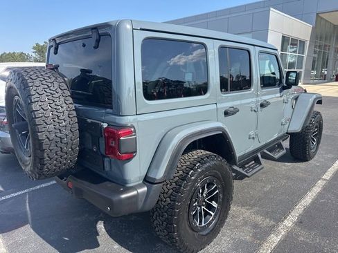 Used 2024 Jeep Wrangler Unlimited Rubicon image 3