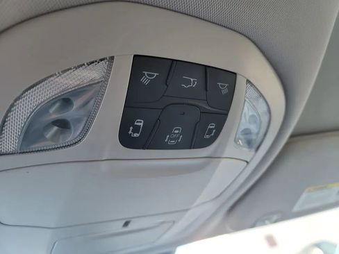 Used 2017 Chrysler Pacifica Touring-L Plus FWD image 21
