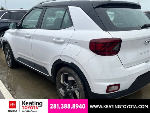 Used 2023 Hyundai Venue Limited FWD image 6