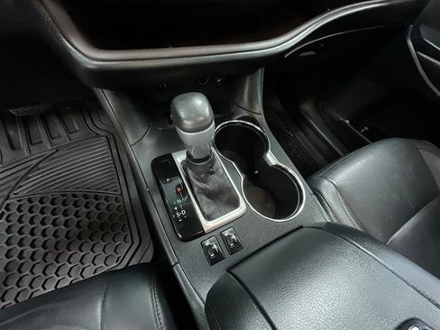 Used 2015 Toyota Highlander XLE image 16