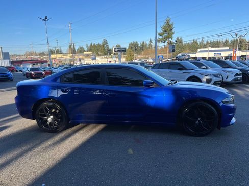 Used 2020 Dodge Charger SXT RWD image 5