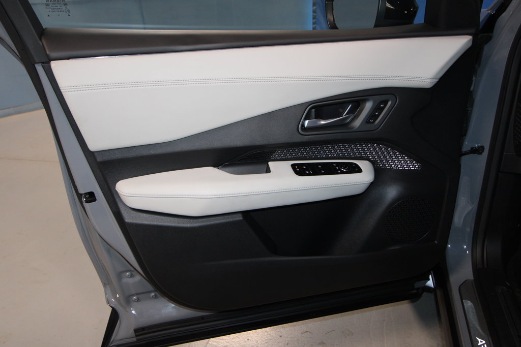 Used 2024 Nissan Ariya AWD image 5