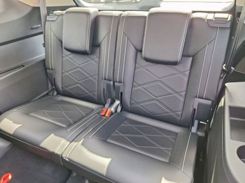 Used 2025 Volkswagen Atlas SE FWD image 12