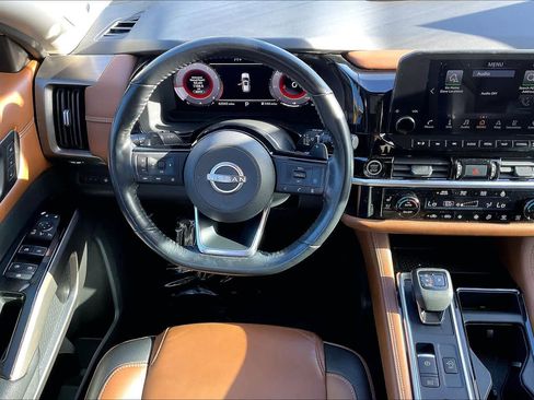 Used 2023 Nissan Pathfinder Platinum w/ Cargo Package image 5