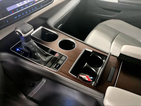 Certified 2024 Toyota Sienna XLE image 21