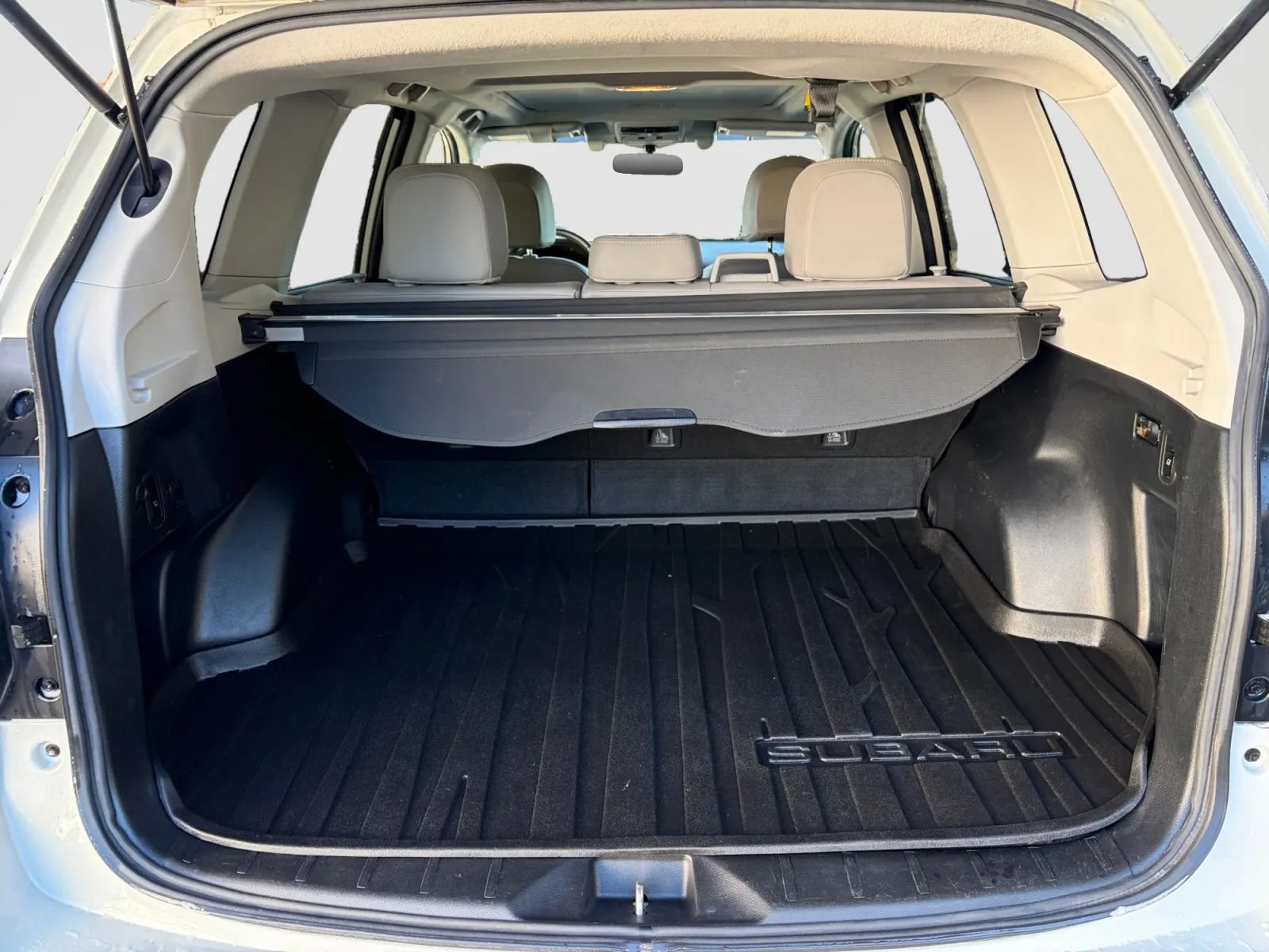 Used 2016 Subaru Forester 2.5i Touring w/ Eyesight & Navigation System AWD/4WD image 16