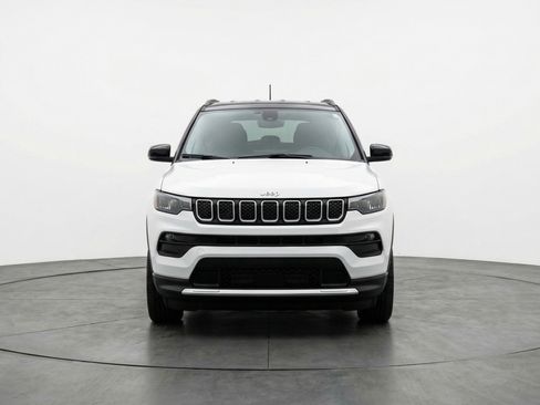 Used 2025 Jeep Compass Limited image 2