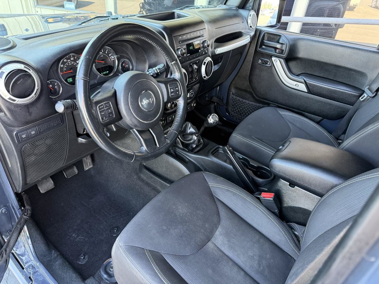 Used 2017 Jeep Wrangler Unlimited Rubicon w/ Cold Weather Group AWD/4WD image 13