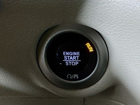 Used 2021 Chrysler Voyager Lxi image 20