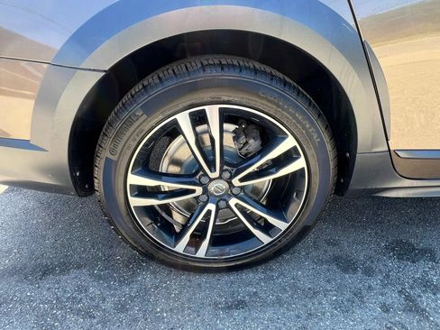 Used 2018 Volvo V90 T5 Cross Country w/ Convenience Package AWD/4WD image 10