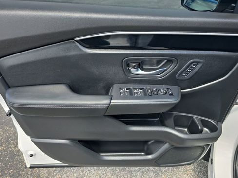 Used 2025 Honda Pilot EX-L image 21